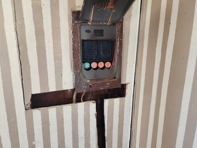 2488 Montana Ave, Saginaw, MI 48601 - room details with electric panel