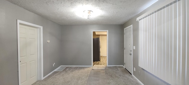 1346 Carlisle St, Saginaw, MI 48601 - empty room with a textured ceiling, light colored carpet, and baseboards