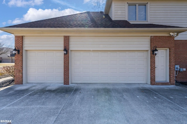 55763 Omni Dr, Shelby, MI 48315 - garage with driveway