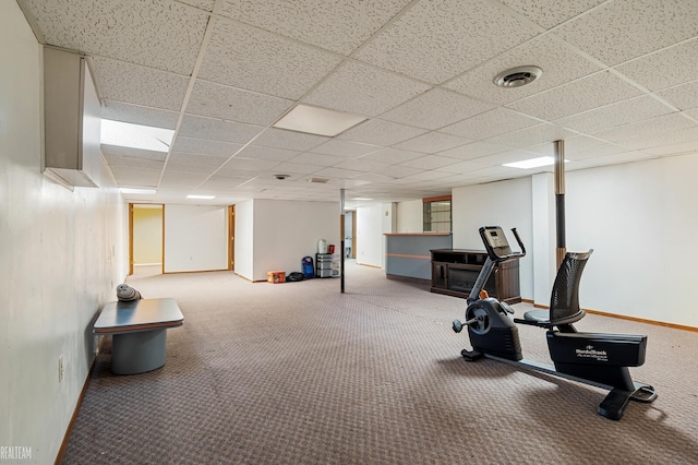 workout area with carpet flooring, visible vents, a drop ceiling, and baseboards