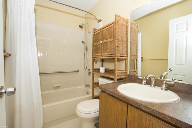 bathroom with shower / tub combo with curtain, vanity, and toilet