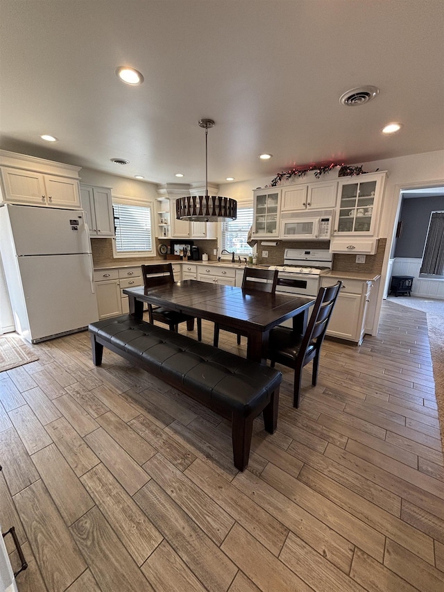 dining space featuring light wood-style floors, recessed lighting, and visible vents
