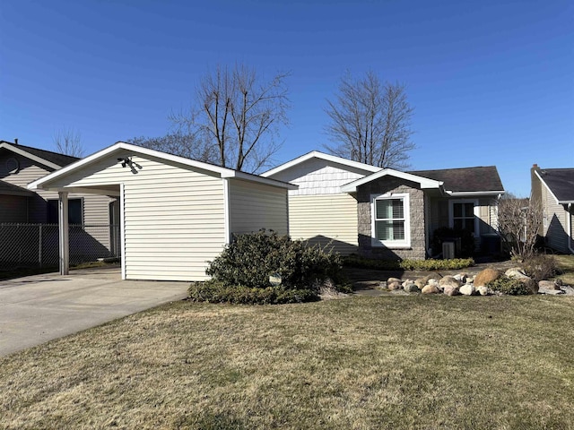 single story home featuring a front yard and stone siding