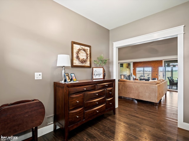 sitting room featuring dark wood-style floors and visible vents