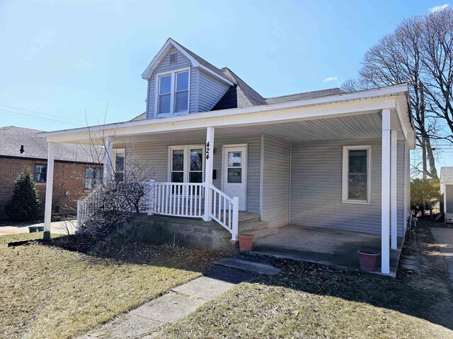 view of front of property featuring covered porch