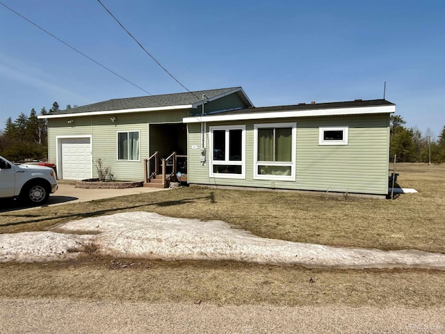 view of front facade featuring an attached garage and a shingled roof