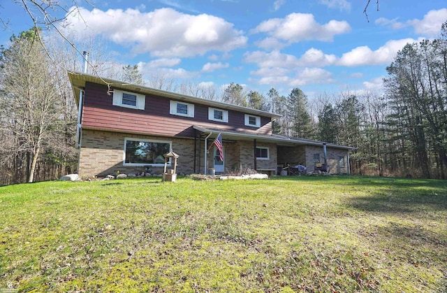 traditional-style home featuring a front lawn