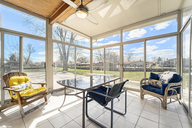 sunroom / solarium featuring ceiling fan and outdoor lounge area