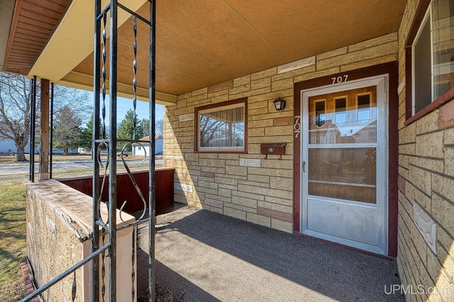 entrance to property featuring covered porch