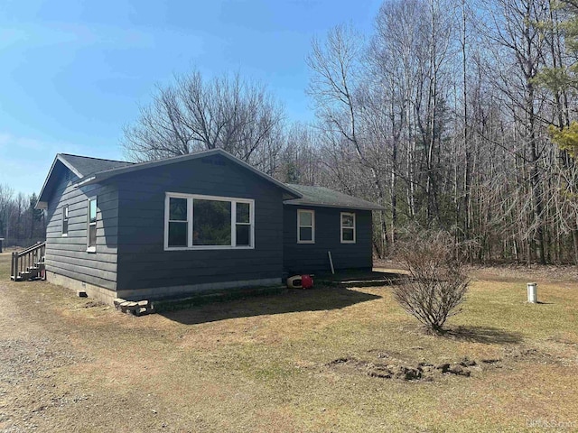 view of front of house featuring a front yard