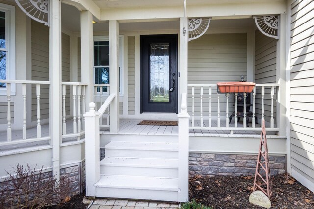 property entrance featuring a porch