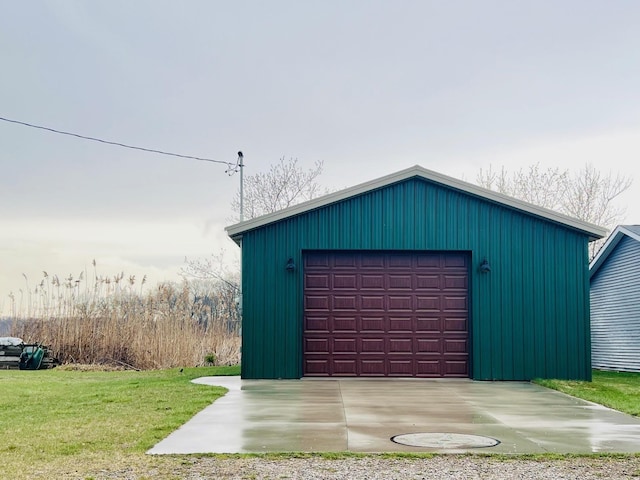 view of detached garage
