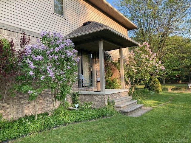 6728 Frith Rd, Smiths Creek, MI 48079 - property entrance with a yard