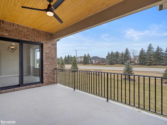 balcony featuring ceiling fan