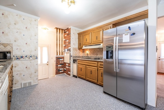 kitchen featuring under cabinet range hood, visible vents, light carpet, crown molding, and black appliances