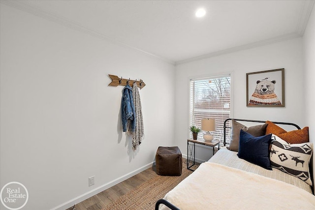 bedroom featuring crown molding, recessed lighting, baseboards, and wood finished floors