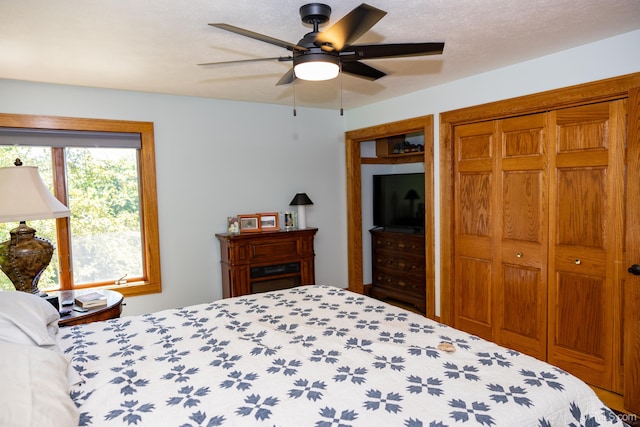 bedroom featuring a closet and ceiling fan