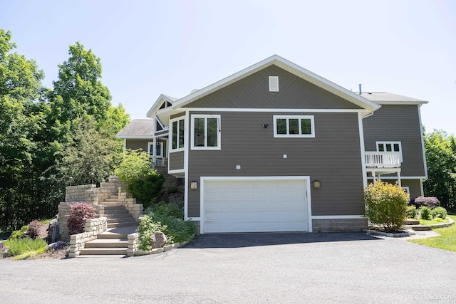 view of front facade featuring driveway and a garage