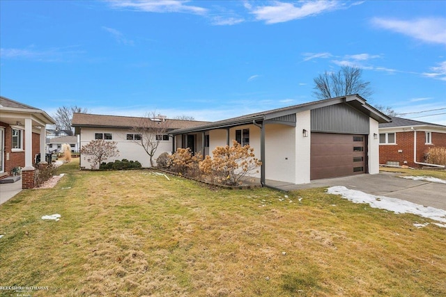ranch-style house with brick siding, aphalt driveway, a front yard, and a garage