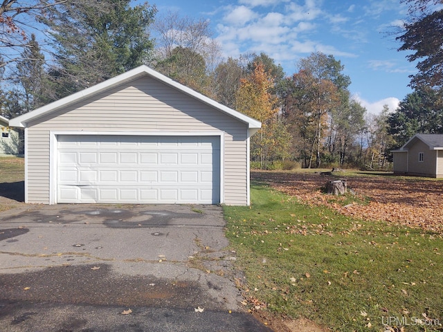 view of detached garage