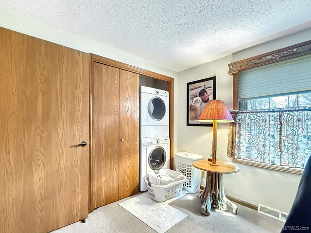 2709 W 6th Ave, Gladstone, MI 49837 - laundry area featuring carpet, visible vents, stacked washer / dryer, and laundry area