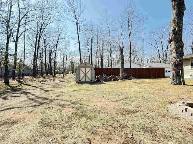 2709 W 6th Ave, Gladstone, MI 49837 - view of yard featuring an outdoor structure and a shed