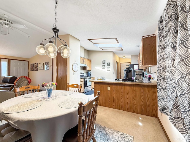 2709 W 6th Ave, Gladstone, MI 49837 - dining area featuring light carpet, a ceiling fan, and a textured ceiling