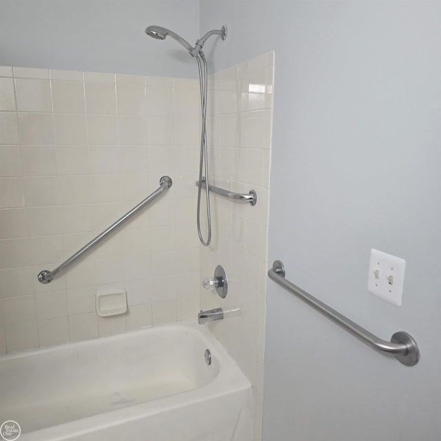 30288 Wedgewood Cir, Roseville, MI 48066 - full bath with shower / bath combination
