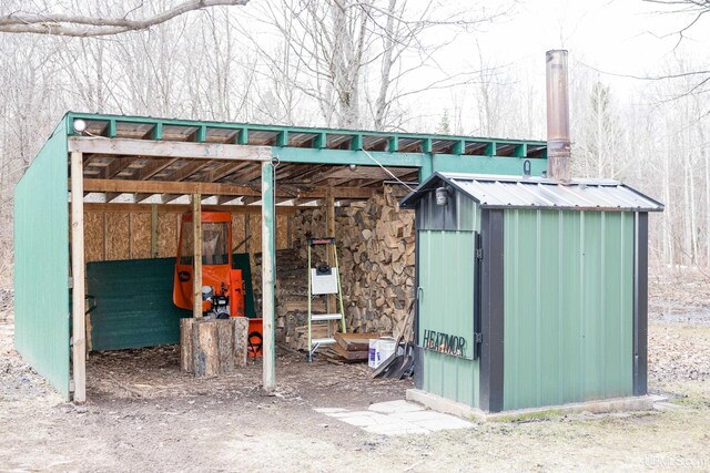 view of outdoor structure with an outdoor structure