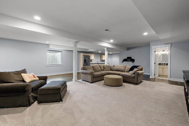 living room with baseboards, visible vents, and recessed lighting