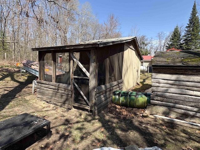 view of outdoor structure with an outbuilding