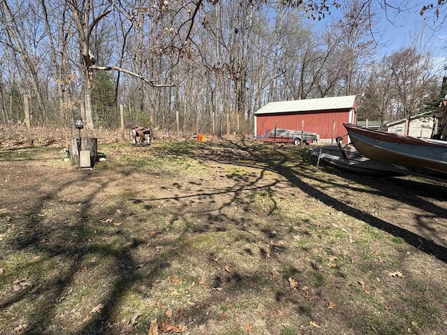 view of yard featuring an outdoor structure and a pole building