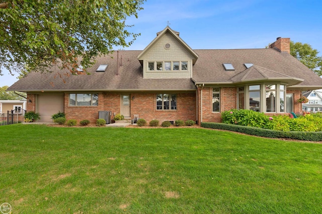 view of front of property featuring roof with shingles, central air condition unit, fence, brick siding, and a front lawn