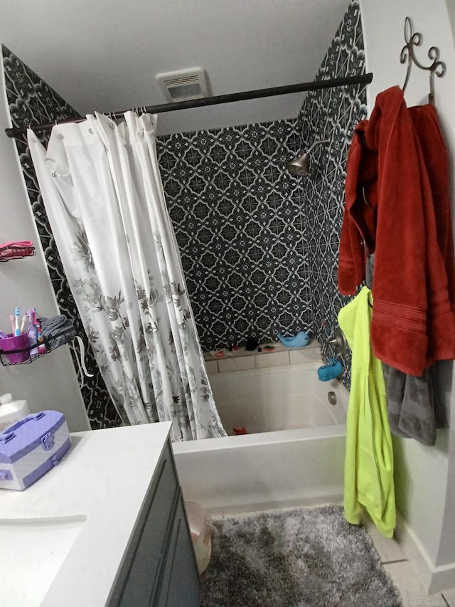 full bath featuring visible vents, shower / bath combo with shower curtain, and vanity