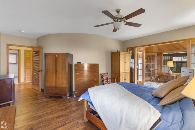 bedroom featuring wood finished floors and a ceiling fan