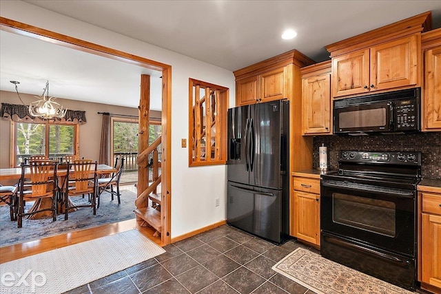 kitchen featuring tasteful backsplash, baseboards, black appliances, an inviting chandelier, and recessed lighting