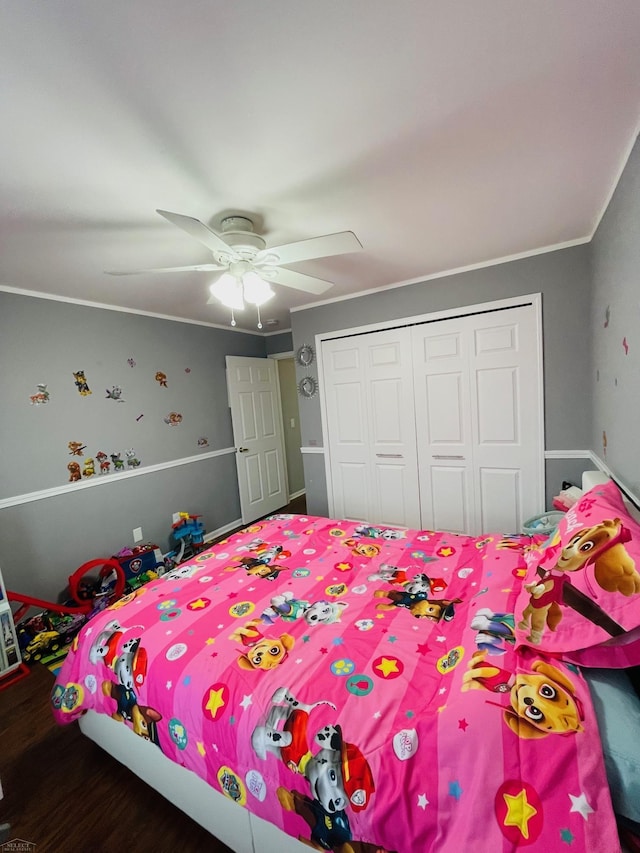 bedroom featuring a closet, ceiling fan, and wood finished floors