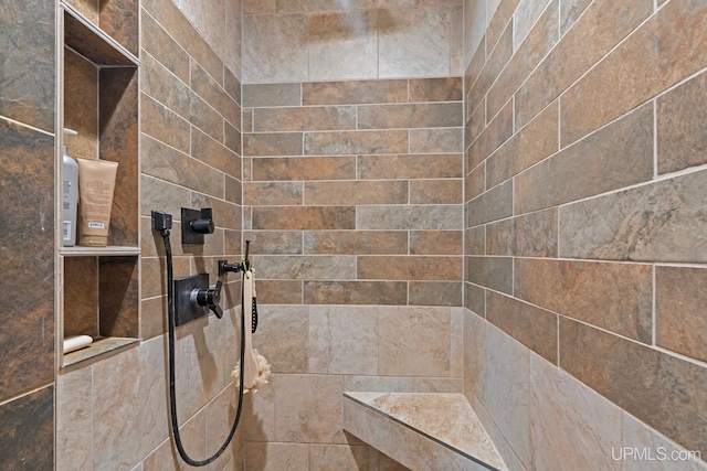 full bathroom featuring tiled shower