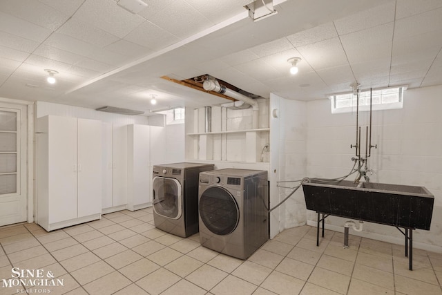 laundry area with light tile patterned flooring, laundry area, and independent washer and dryer