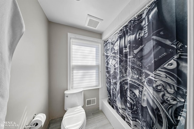 full bath featuring visible vents, shower / bathtub combination with curtain, and toilet