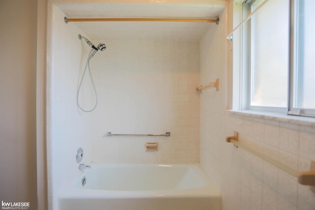 2428 Irma St, Warren, MI 48092 - bathroom featuring shower / bath combination