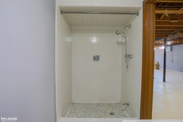 2428 Irma St, Warren, MI 48092 - bathroom featuring tiled shower