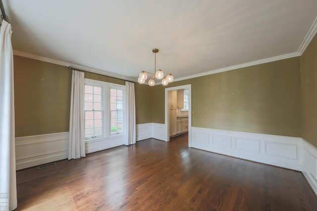 unfurnished room featuring an inviting chandelier, ornamental molding, dark wood finished floors, and visible vents