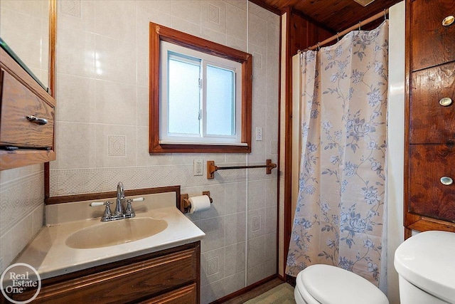 full bathroom with vanity, toilet, tile walls, wooden ceiling, and a shower with curtain