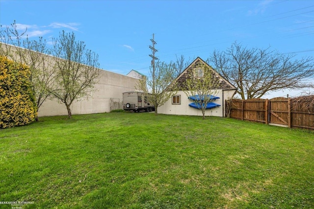 view of yard featuring a fenced backyard