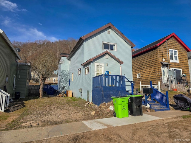 view of front of property
