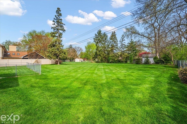 view of yard featuring fence