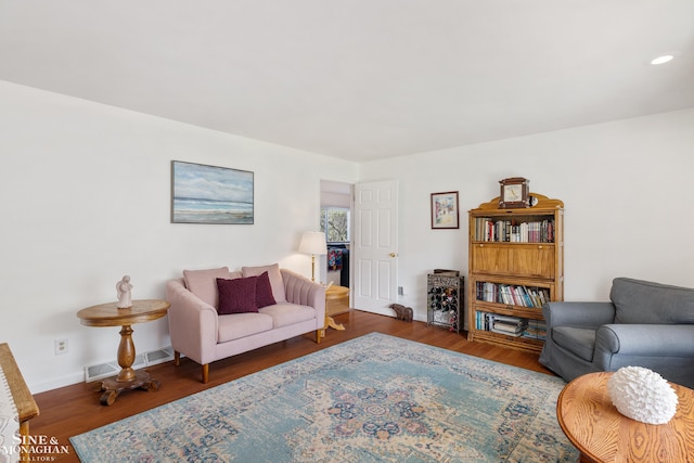 living area featuring baseboards, recessed lighting, wood finished floors, and visible vents