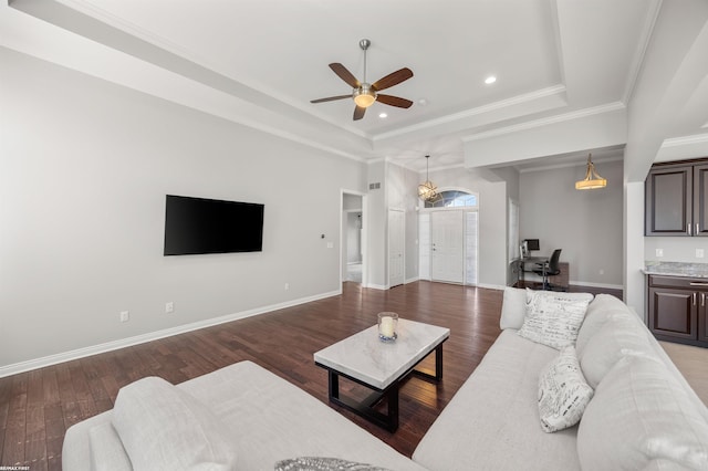 living area featuring a ceiling fan, wood finished floors, a raised ceiling, baseboards, and recessed lighting
