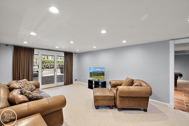 living room featuring baseboards, visible vents, recessed lighting, and light colored carpet